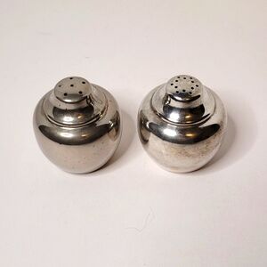 William Rogers Vintage Silverplate Salt and Pepper Shakers Set